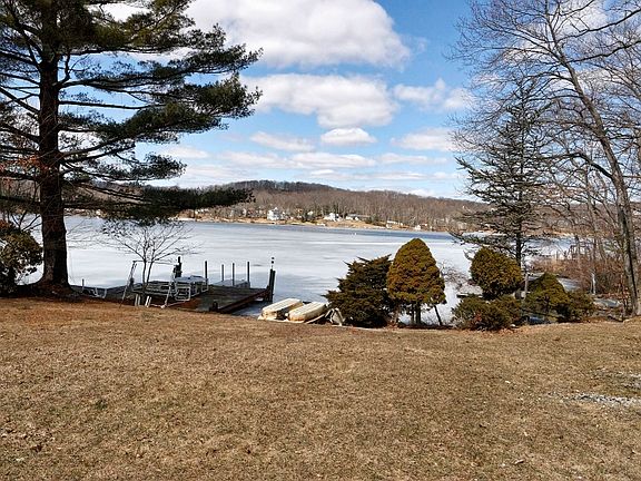 2nd image of 137 Lake Shore Dr