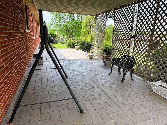 5th image of 319 Sharon Dr