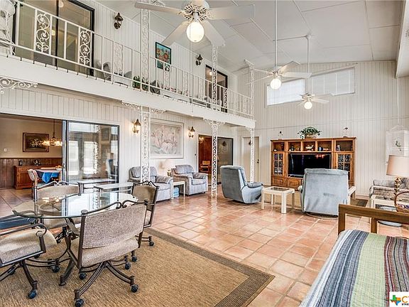 4th image of 206 W Mimosa Cir