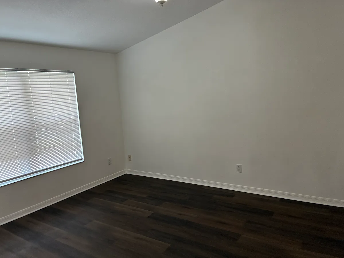 Building Photo - Charlesworth Dr