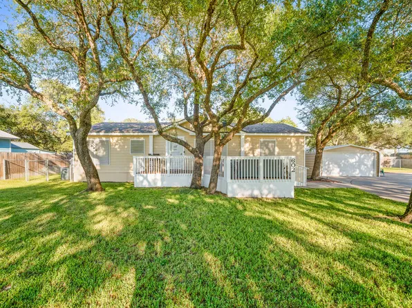 602 Pine Ave, Rockport, TX 78382
