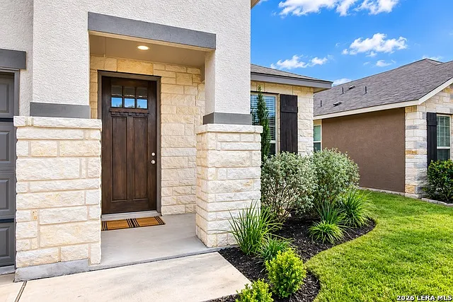3 bed, 2.0 bath, 1730 sqft, $1,949 — Photo 2
