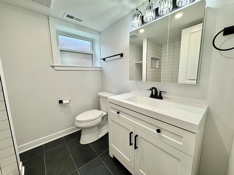 4816 W Henderson St #G — Photo 13