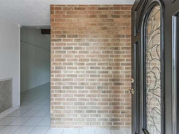 4th image of 3914 Hiawatha Ln