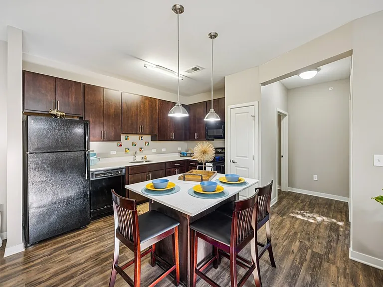 AMP Luxury Apartments — Photo 8