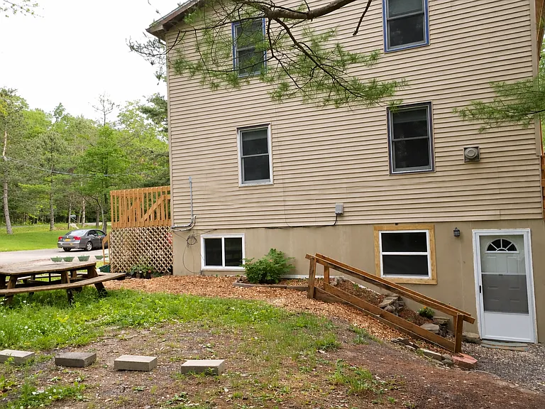 580 W King Rd #1 — Photo 1