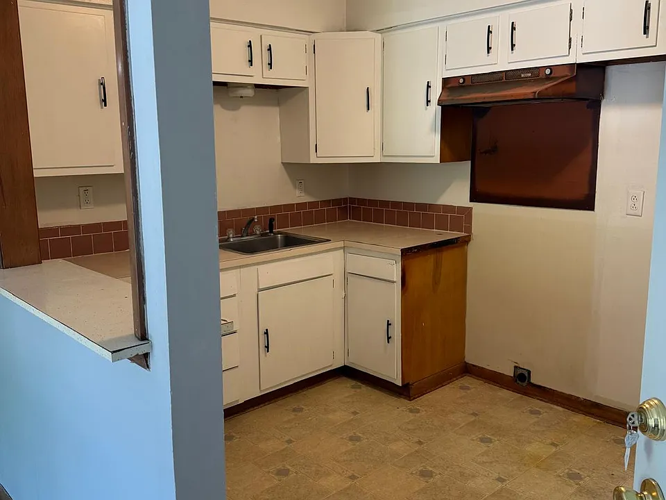 824 Mechanic St #16