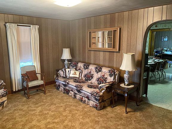 Living room 12' x 15'