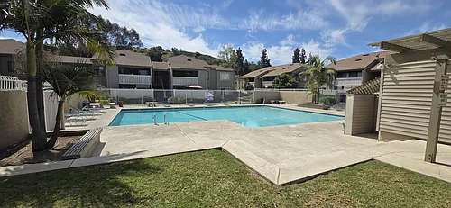 7 Carriage Way Photo 1