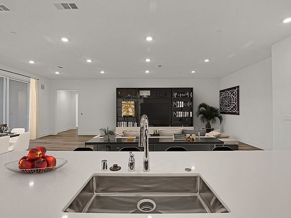 Grand kitchen island