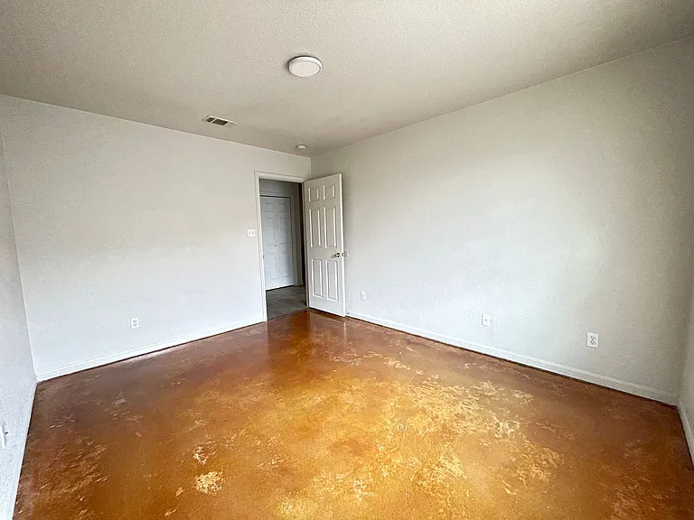 2701 Vernice Loop — Photo 11
