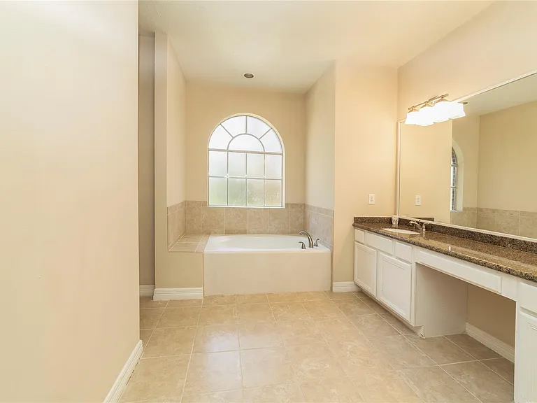 1727 Park Forest Dr — Photo 13