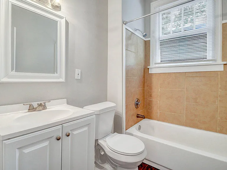 708 W Victory Dr #A — Photo 16