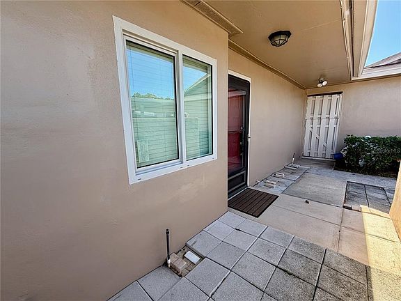 3rd image of 2284 Oak Neck Rd APT F