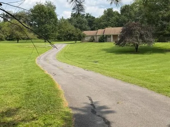 274 Dogwood Manor Dr, Shenandoah Junction, WV 25442