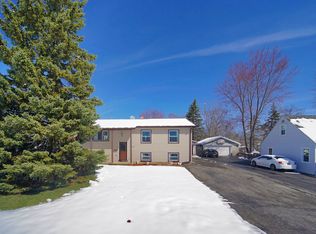 630 S Cedarwood Cir, Round Lake Heights, IL 60073