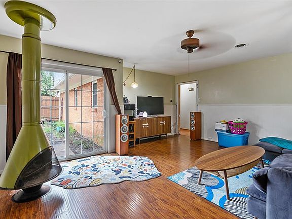 5th image of 1609 W Lovers Ln