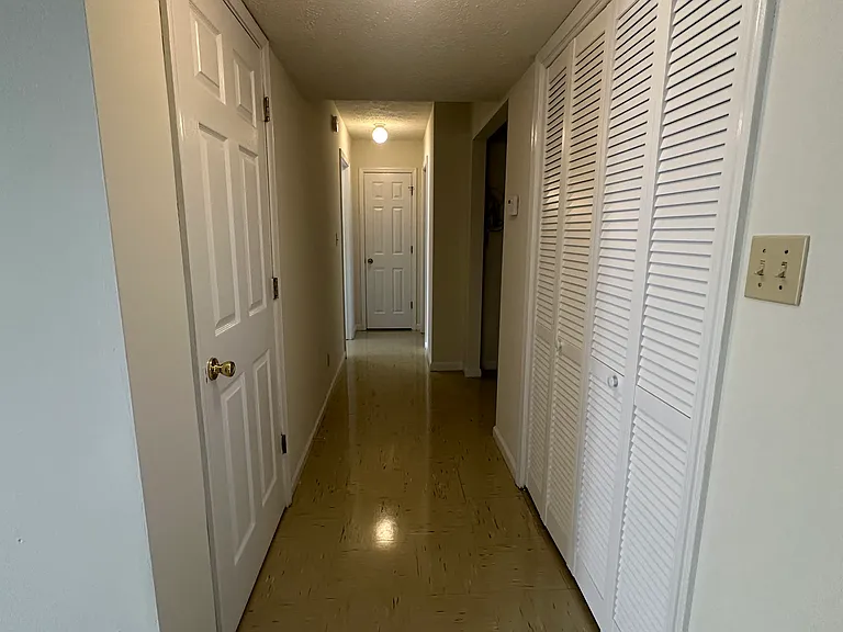 1118 S Woodlawn Ave — Photo 10