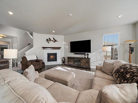 4th image of 883 Stagecoach Drive