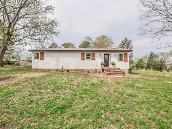 822 Marshall Town St, Parsons, TN 38363