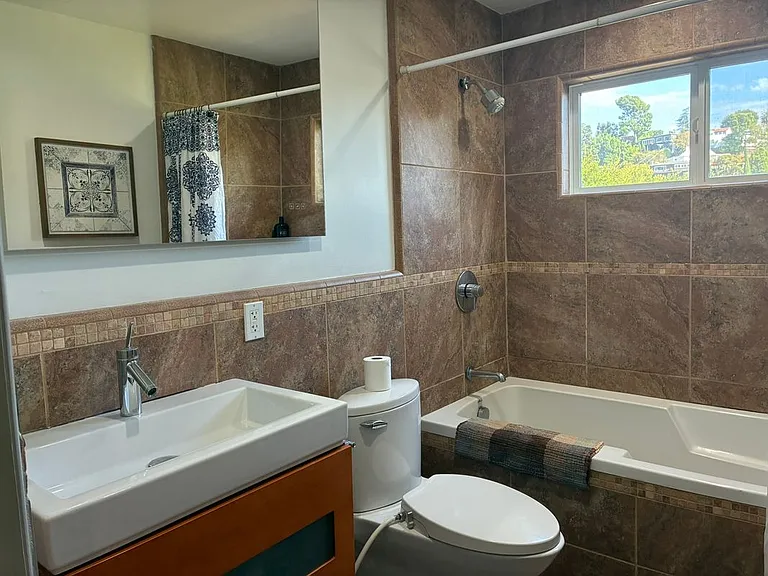 2440 N Gower St #B — Photo 17