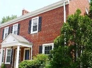 3045 S Abingdon St, Arlington, VA 22206