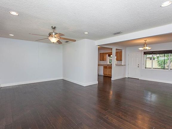 3rd image of 1026 Dupont Ave