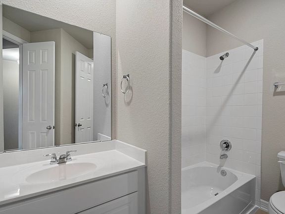 4011 Sterling Springs Lane Interior Image 4
