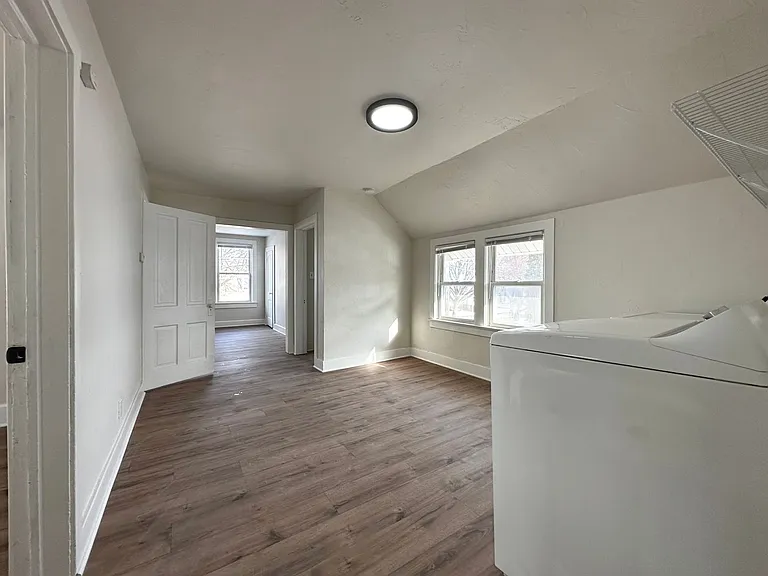 1152 Stuart St — Photo 11