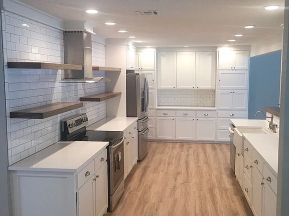 4th image of 3028 NE Kingsbriar Dr