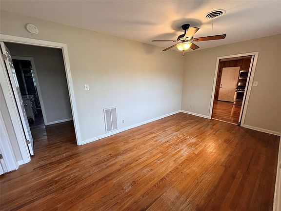 2nd image of 2111 Bush Dr