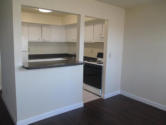 5th image of 10 Kensington Cir APT C
