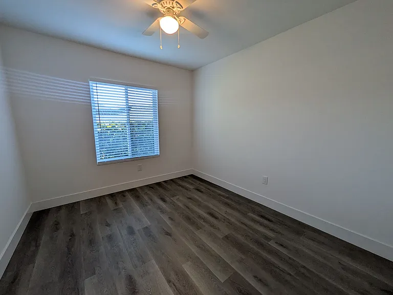 328 S Halcyon Rd — Photo 11