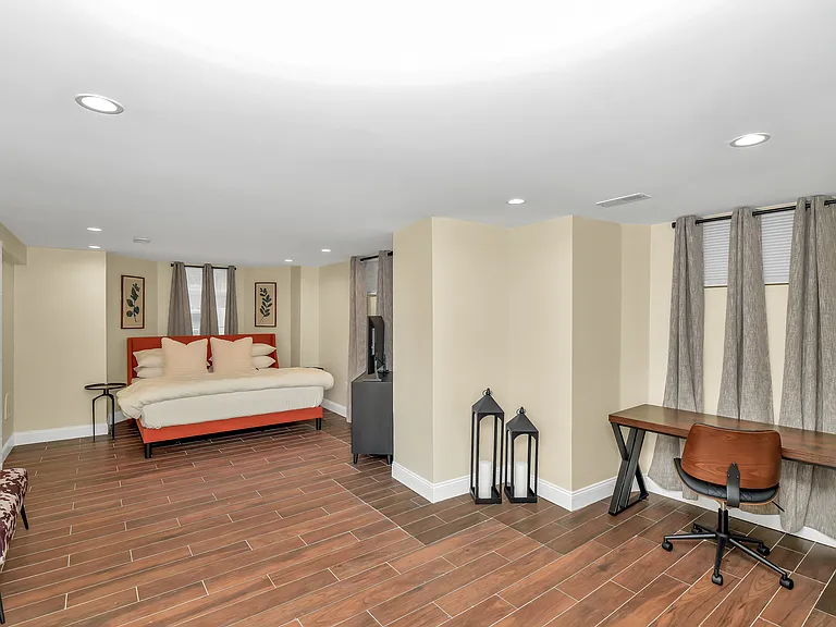 10 Pierce Ave #1 — Photo 31
