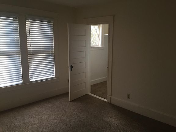 Bedroom with big walk-in closet