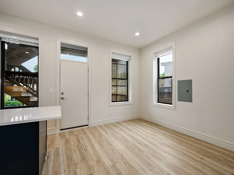 1710 W Belmont Ave #202 — Photo 3