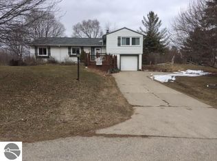 145 Fox Dr, Saint Louis, MI 48880