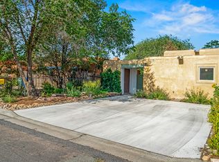 2068 Placita De Quedo, Santa Fe, NM 87505