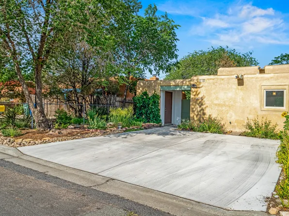 2068 Placita De Quedo, Santa Fe, NM 87505