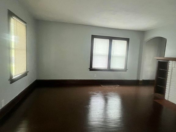 2nd image of 1721 Mansfield Rd