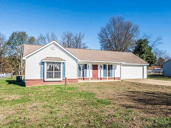 3rd image of 711 Shannon Ln