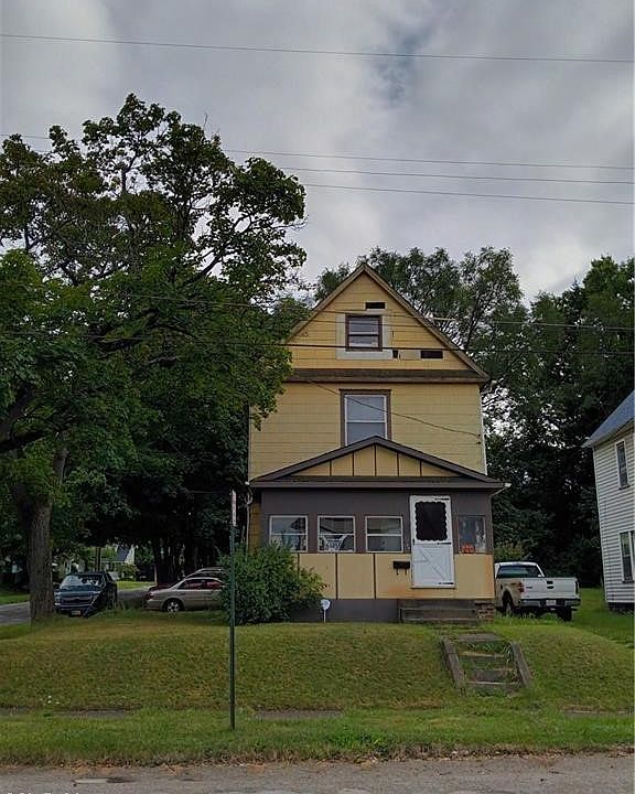 1st image of 639 Dickson St