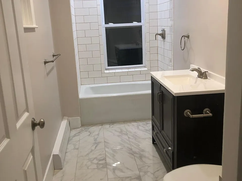 28 Arlington St #2