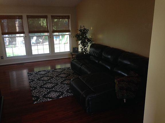 3rd image of 915 Tealwood St