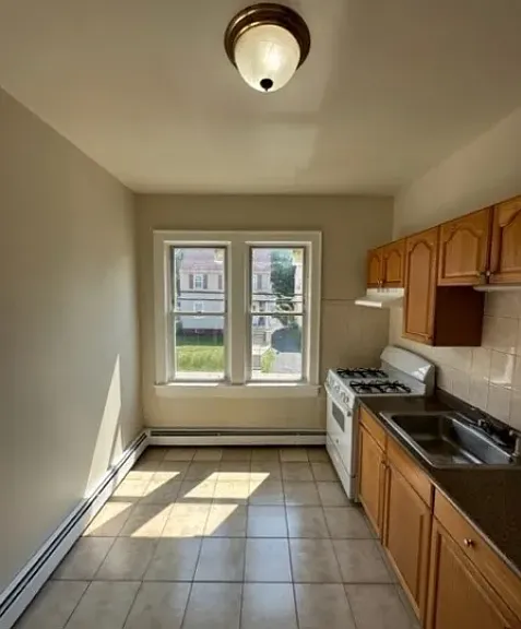 326 Field Pl #2L — Photo 6