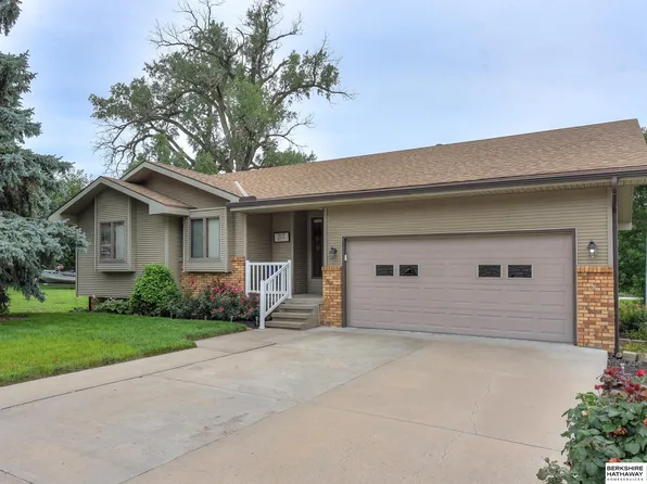 207 Walnut St, Louisville, NE 68037