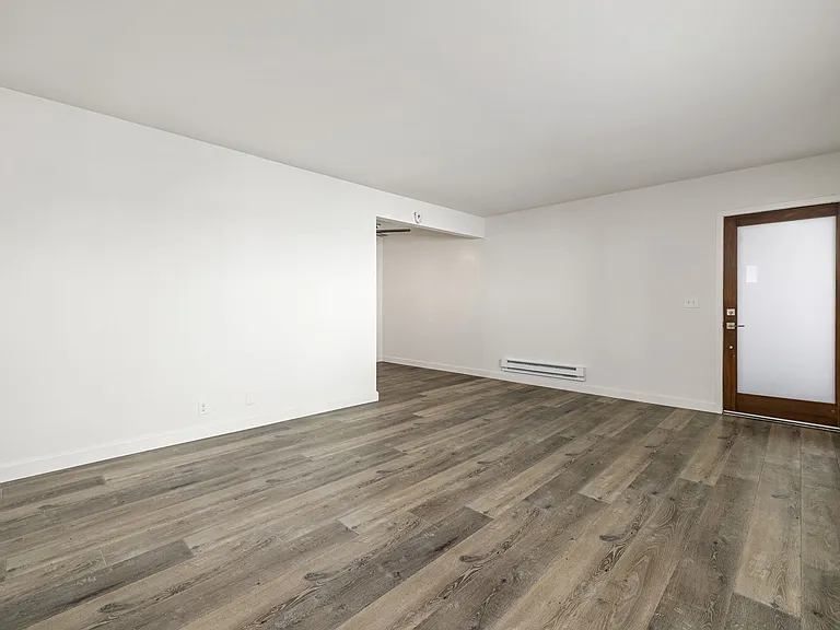 17405 Van Ness — Photo 13