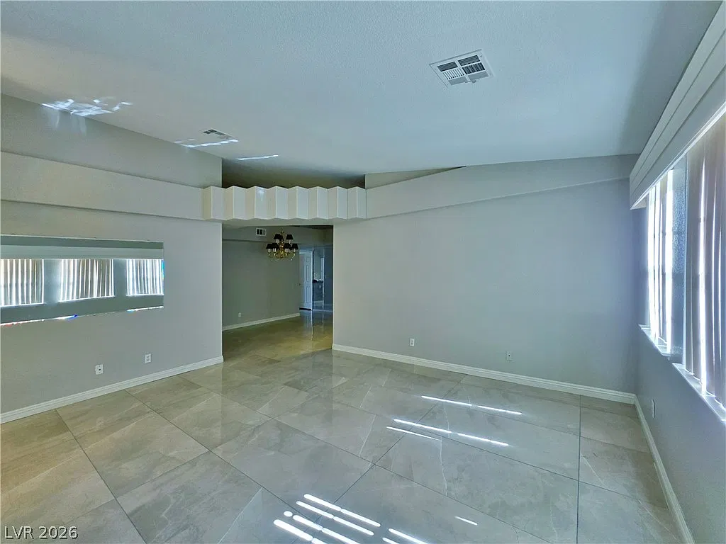 3 bed, 2.5 bath, 2360 sqft, $2,500 — Photo 4