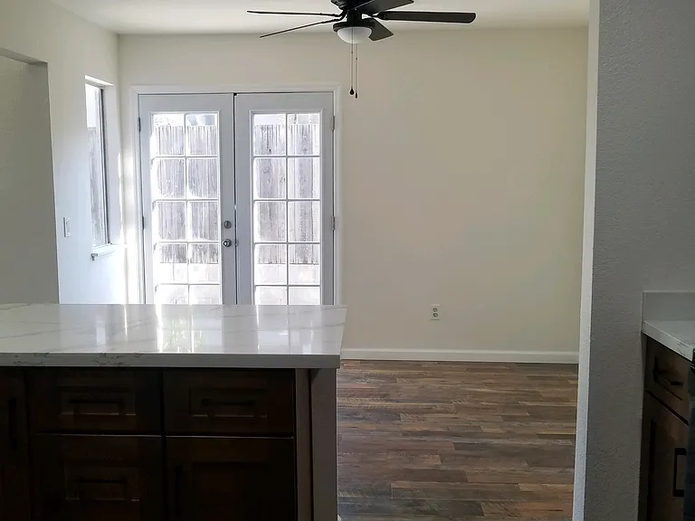 365 Hazelnut Ln — Photo 4