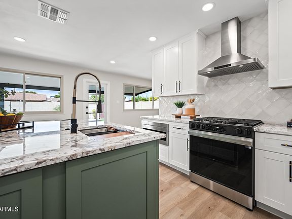 3rd image of 1012 E MAGDALENA Drive